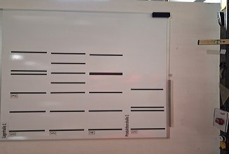 Das Bild zeigt die Reorganisation des Lagers / Inventur