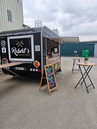 Dieses Bild zeigt den Foodtruck des Tag der offenen Türs