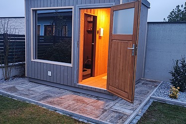 Dieses Bild zeigt eine Sauna, die mit Hanf gedämmt wurde