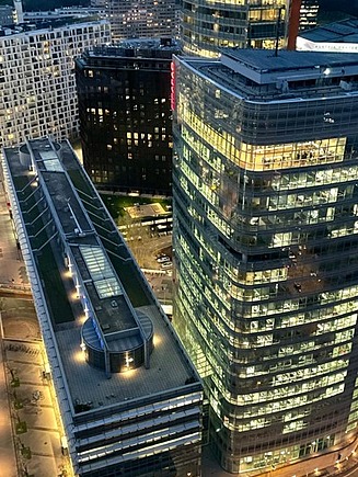 Techgate bei Nacht