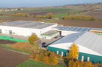 Bild zeigt das gesamte Werk von Naporo inklusive Lagerhallen