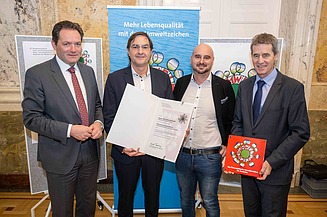 Dieses Bild zeigt Hr. Walzek und Hr. Sumetzberger mit BM Norbert Totschnig