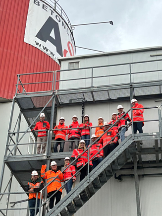 LEAN Beauftragte am Betonwerk bei der Besichtigung