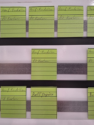 Das Bild zeigt die Reorganisation des Lagers / Inventur
